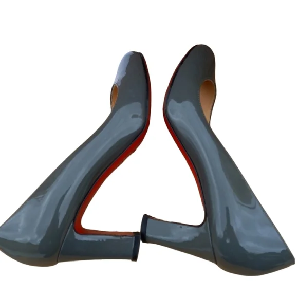 ✅️SOLD✅️ CHRISTIAN LOUBOUTIN Gray Patent Leather Heel Pumps LIKE NEW - Picture 2 of 4